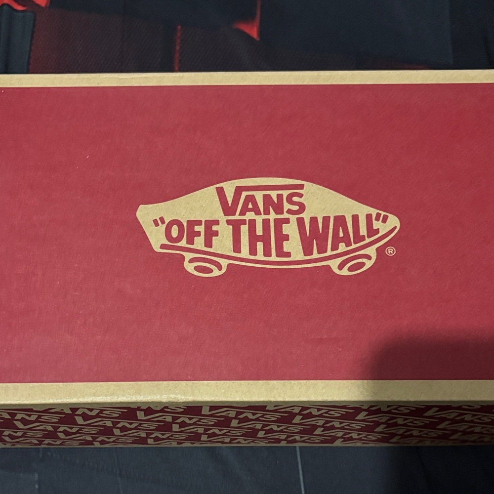 Vans - Picture 2 of 6